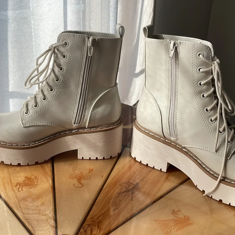 Platform cream boot NWOT - Picture 3 of 10